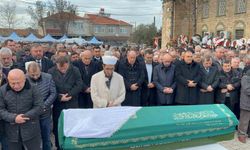 İYİ Partili Turhan Çömez annesini son yolculuğuna uğurladı