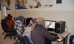 Kadınlar çocuklarıyla hayallerini tasarlıyor