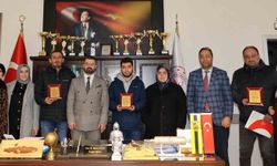 Kanser taramalarında başarı gösteren sağlık çalışanlarına plaket verildi