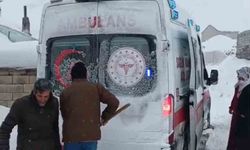 Kar engel tanımadı: Cihaza bağlı 7 yaşındaki Sinan hastaneye ulaştırıldı