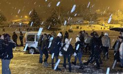 Kar yağışını horon ve halay oynayarak karşıladılar