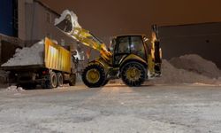 Karayazı'da karla mücadele: 81 köy yolu ulaşıma açıldı