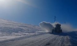 Kars Özel İdaresi bin saatlik çalışmayla kapalı köy yolu bırakmadı