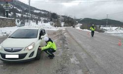 Kastamonu'da jandarma ekipleri kış lastiği denetimlerini sıklaştırdı