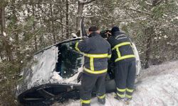 Kastamonu'da otomobil şarampole yuvarlandı: 2 yaralı