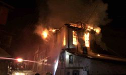 Kastamonu'da üç katlı tarihi konak yangında küle döndü
