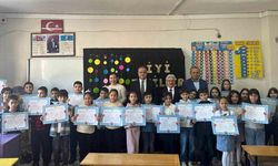 Kaymakamı Çelikkol çocukların karne sevincine ortak oldu