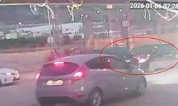 Kaza kavşağı haline gelen dönüşte yaşanan kaza kamerada