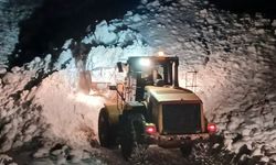 Kemaliye'de kapanan grup köy yolları ulaşıma açıldı