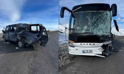 Kızıldağ'da otobüs ile minibüs çarpıştı: 3 yaralı