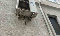 Klima suyu kaldırımı buz pistine çevirdi