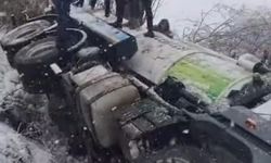 Kontrolden çıkan vidanjör şarampole devrildi