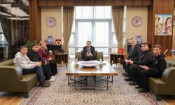 Kütahya Valisi Işın, öğrencilerin podcast çalışmasını dinledi