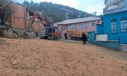 Kütahya'da tarihi caminin çevresindeki görüntü kirliliği ortadan kaldırıldı