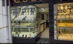 Kuyumcuda silahlı soygun: Önce 1 kilo istedi, sonra 100 gramlık külçeyi alıp kaçtı