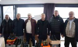 Lunapark işletmecisinden çocuklar için ayakkabı yardımı