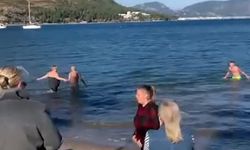 Marmaris'te yaşayan yerleşik yabancılar 2026'yı denize girerek karşıladı