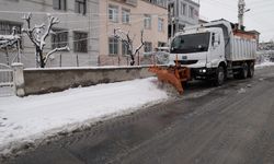 Melikgazi'de karla mücadele çalışmaları kesintisiz devam ediyor