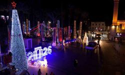 Meydanın ışıltısı fotoğraf karelerine yansıdı