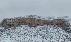 Milyonlarca yıllık vadi beyaza büründü