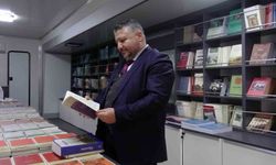 Mobil kitap mağazasına vatandaşlardan yoğun ilgi