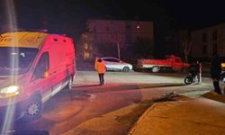 Motosiklet ile otomobil çarpıştı: 2 yaralı