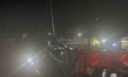 Otomobil çaya uçtu: Baba ve oğlu öldü