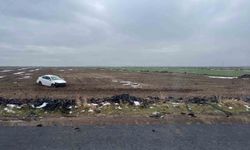 Otomobil tarlaya yuvarlandı, sürücü kazayı yara almadan atlattı