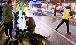 Otomobilin çarptığı motosiklet sürücüsü yaralandı