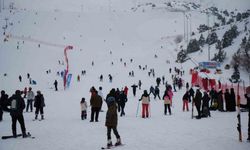 Rap müziğin yıldızı Çakal Ergan Kayak Merkezi'nde