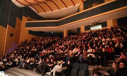 'Ruh Öküzüm' oyunu sanatseverlerden yoğun ilgi gördü