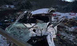 Sakarya'da kamyonet takla attı: Baba ve oğlu yaralandı