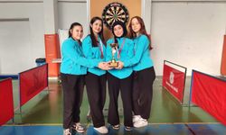Salihli'nin genç dartçıları il üçüncülüğü sevinci yaşadı