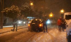 Samsun'da yoğun kar yağışı sürücülere zor anlar yaşattı