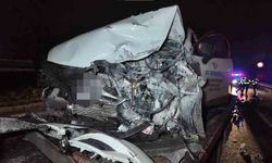 Sancaktepe'de ters şeritte ilerleyen otomobil dehşet saçtı: İki araç çarpıştı, 2 kişi yaralandı