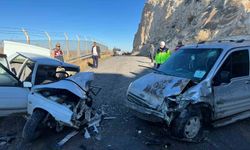 Şanlıurfa'da 2 araç çarpıştı: 3 yaralı