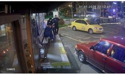Sarhoş vatandaş kendine zarar verdi, polis uzun süre ikna etmeye çalıştı : O anlar güvenlik kamerasına yansıdı