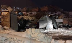 Sason'da yoğun kar yağışı nedeniyle iş yerinin çatısı çöktü