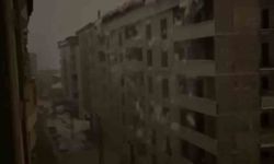 Şemdinli'de tonlarca ağırlıktaki kar kütlesi elektrik direklerini devirdi