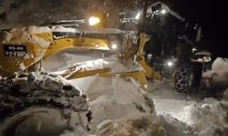 Siirt'te kardan dolayı yolda kalan aile kurtarıldı, yeni doğan bebek hastaneye ulaştırıldı