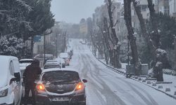 Silivri güne kar yağışı ile başladı