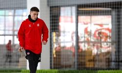 Sivasspor, yoğun kar sebebiyle kapalı sahada çalıştı