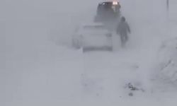 Sivas'ta yoğun kar ve tipi nedeniyle bazı yollar ulaşıma kapatıldı