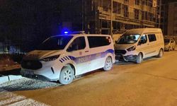 Sokakta rastgele tabancayla ateş eden maganda evin camına zarar verdi