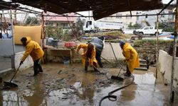 Söke Belediyesi ekipleri selin yaralarını sarmak için sahada