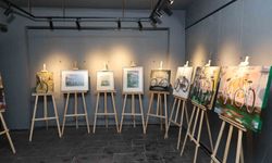Su galerisinde sanat ve bisiklet buluşması
