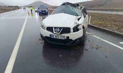 Takla atan otomobilde 3 kişi yaralandı