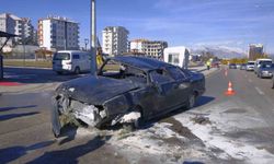 Telefonla uğraşırken takla atan otomobilden yara almadan kurtuldu