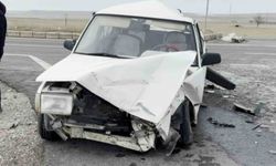 Tır ile otomobil çarpıştı: 2'si bebek 5 yaralı