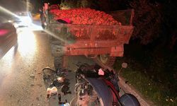 Traktör römorkuna çarpan motosiklet sürücüsü ağır yaralandı